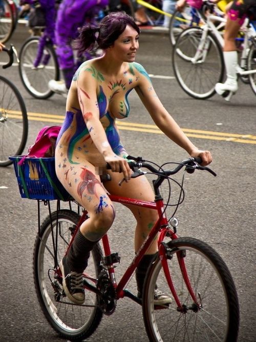 ノーパンサイクリング露出画像 画像】全裸ノーパンで自転車を楽しむ外国人女性のマンコwww 46枚 ...