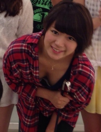 【画像】AKB48メンバーのお宝ハプニング胸チラ全力で集めたったｗｗｗ 37枚 No.22