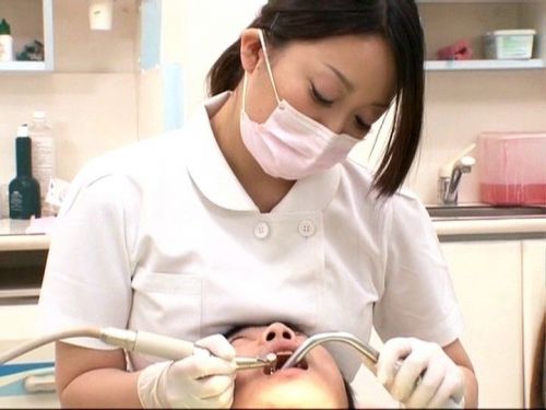 歯科衛生士が診察室で授乳サービスやフェラをしてくれるエロ画像 35枚 No.3