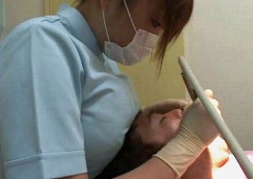 歯科衛生士が診察室で授乳サービスやフェラをしてくれるエロ画像 35枚 No.7