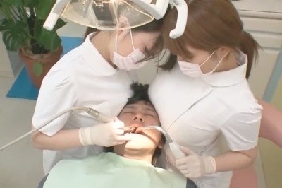 歯科衛生士が診察室で授乳サービスやフェラをしてくれるエロ画像 35枚 No.8