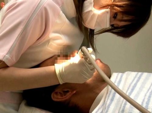 歯科衛生士が診察室で授乳サービスやフェラをしてくれるエロ画像 35枚 No.13
