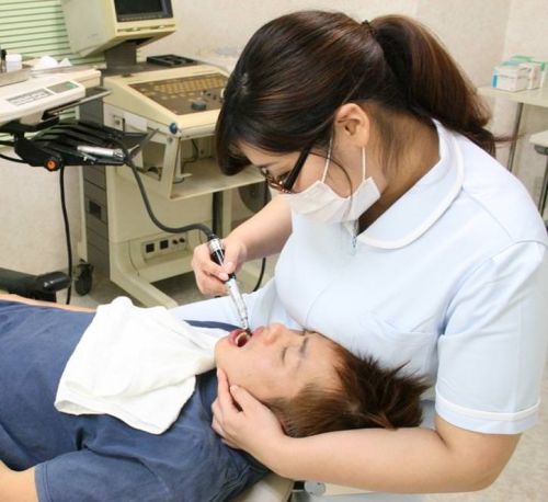 歯科衛生士が診察室で授乳サービスやフェラをしてくれるエロ画像 35枚 No.18