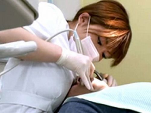 歯科衛生士が診察室で授乳サービスやフェラをしてくれるエロ画像 35枚 No.34