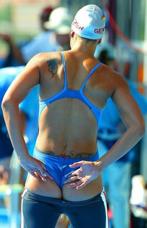 ガチ競泳女子選手の肩幅のデカさや逆三角形の脇肉にムラムラするエロ画像 33枚 No.31