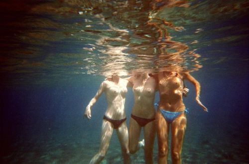 全裸スキューバダイビング・素潜りを楽しむ外国人女性のエロ画像 27枚 No.4