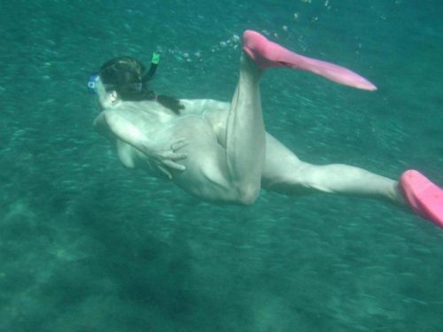 全裸スキューバダイビング・素潜りを楽しむ外国人女性のエロ画像 27枚 No.8