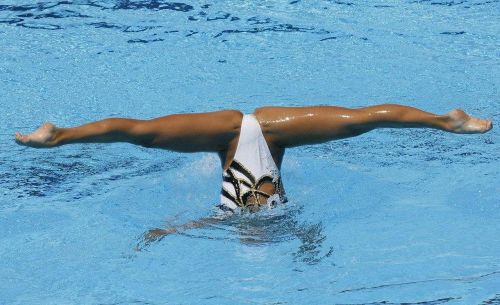 女子シンクロという股間のワレメを主張していくスタイルのエロ競技ｗｗｗ 38枚 No.4