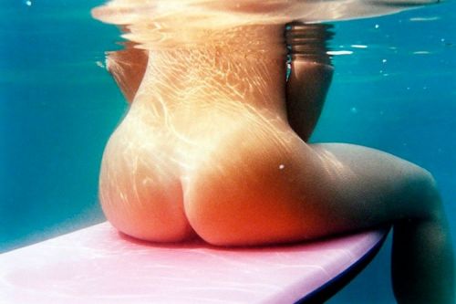 全裸でサーフィンしちゃう開放的な外国人達が超エロ楽しいそうｗｗ 36枚 No.2