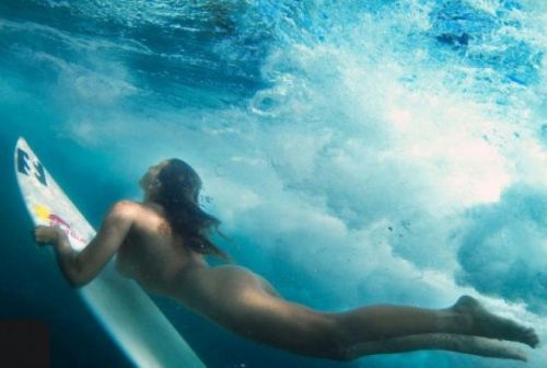 全裸でサーフィンしちゃう開放的な外国人達が超エロ楽しいそうｗｗ 36枚 No.11