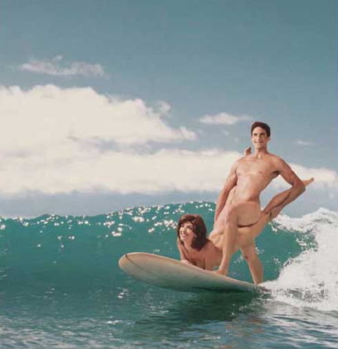 全裸でサーフィンしちゃう開放的な外国人達が超エロ楽しいそうｗｗ 36枚 No.31