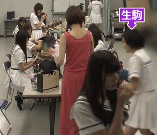 AKB48メンバーのイタズラや水着姿のハプニングおっぱいなGIF画像 37枚 No.1
