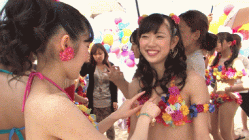 AKB48メンバーのイタズラや水着姿のハプニングおっぱいなGIF画像 37枚 No.17