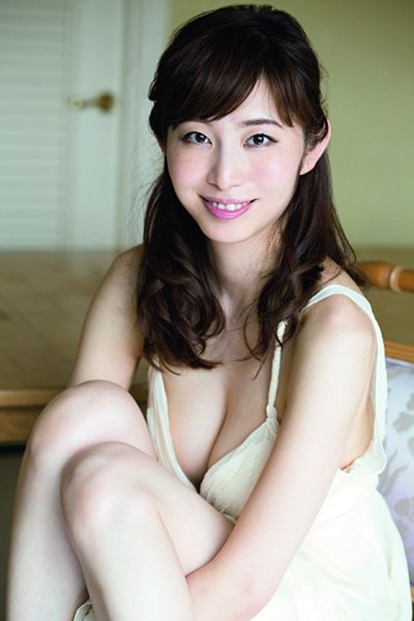秋田が生んだ美人女子アナ塩地美澄（しおち みすみ）の着衣巨乳のテレビキャプ画像12