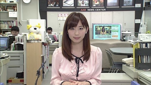 秋田が生んだ美人女子アナ塩地美澄（しおち みすみ）の着衣巨乳のテレビキャプ画像4
