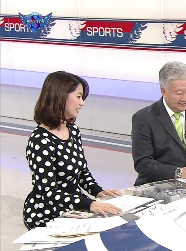 NHK杉浦友紀アナの大きい着衣横乳エロ画像9