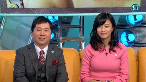 小島瑠璃子の水着姿の胸チラ谷間やTV出演時の谷間テレビキャプ画像11