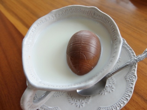 コストコ　 ミルク　チョコレート イースターエッグ　1,468円也　新商品　ココア