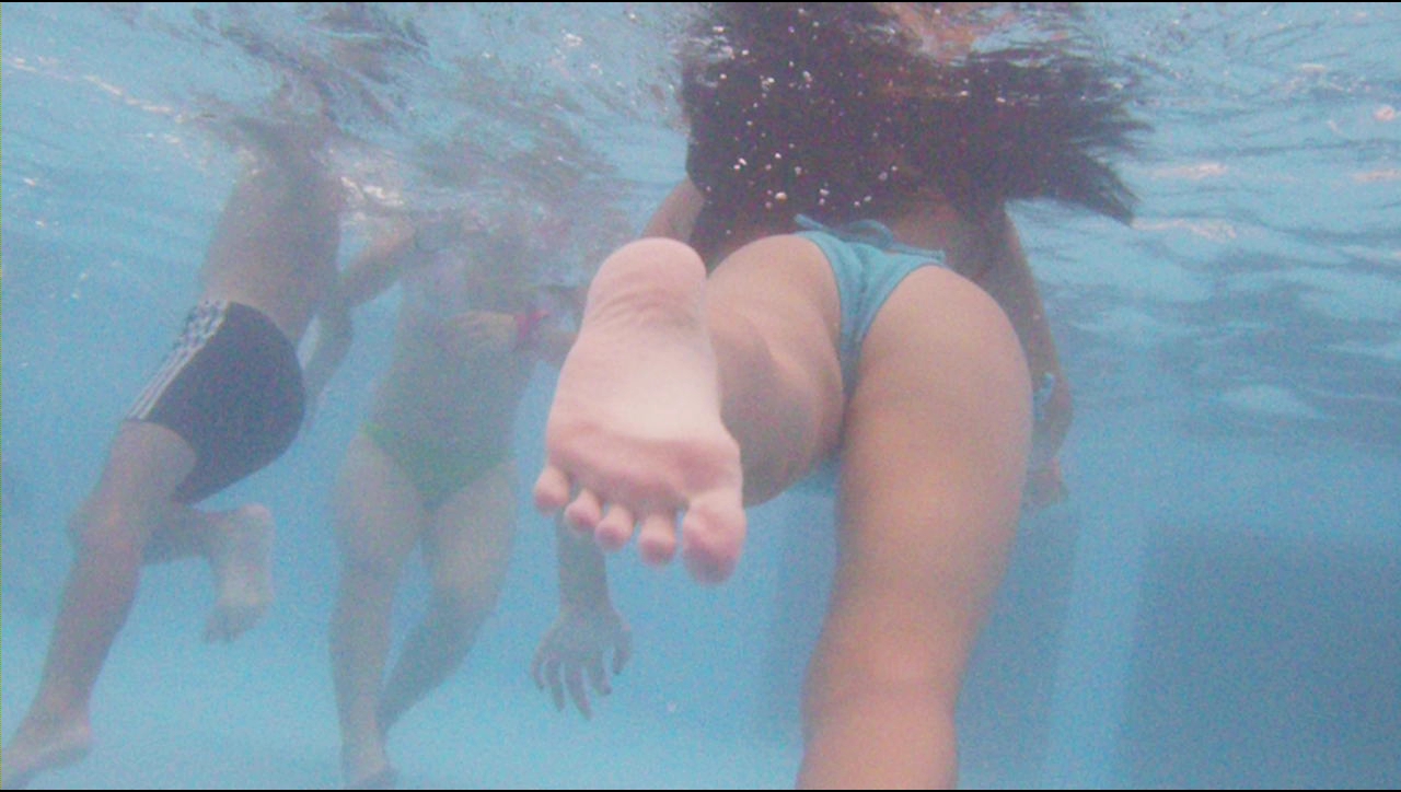 プールに水中カメラ4